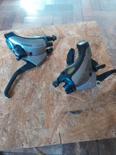 Par de trocador shimano 3x8v seminovo