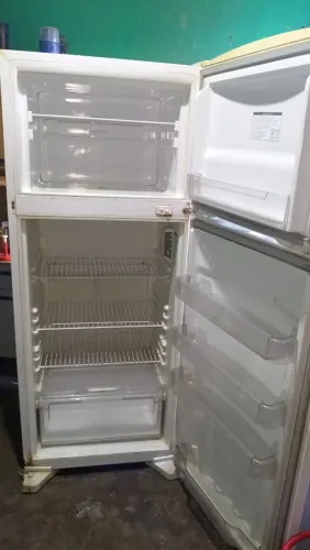 Geladeira gelo seco gelando bem