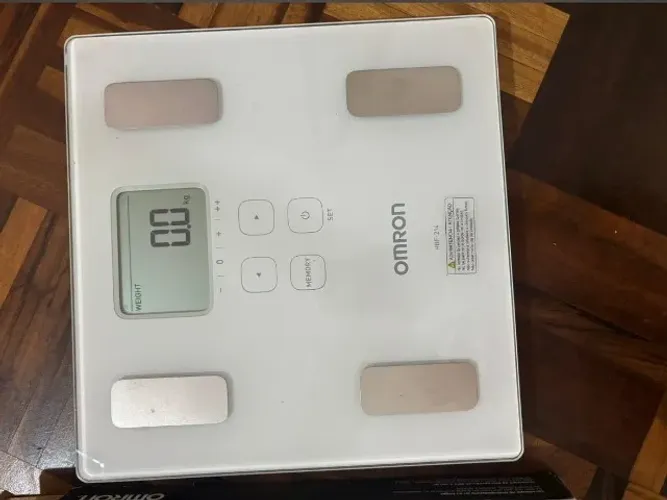 Balança corporal OMRON com bioimpedância