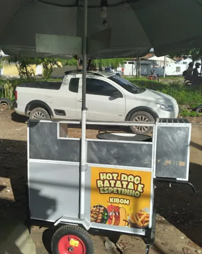 Carrinho de lanche e espetinho