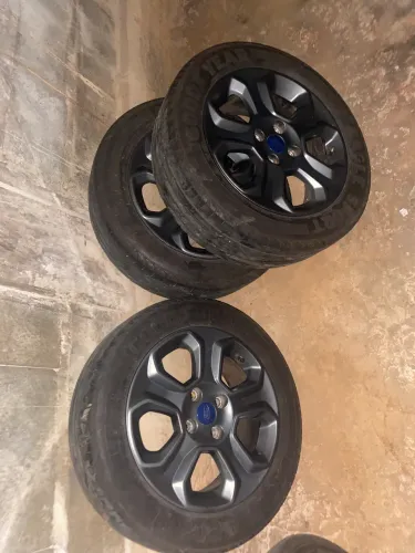 Jogo com 4 roda aro 16 4x108 com pneus meia vida