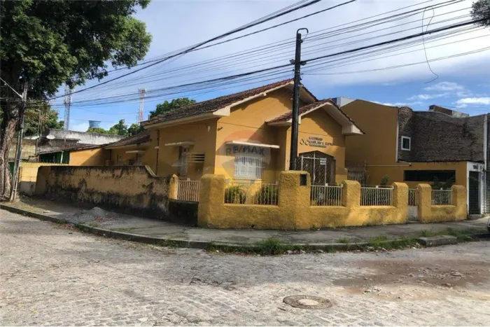 Vendo casa de esquina na Boa Vista UNICAP