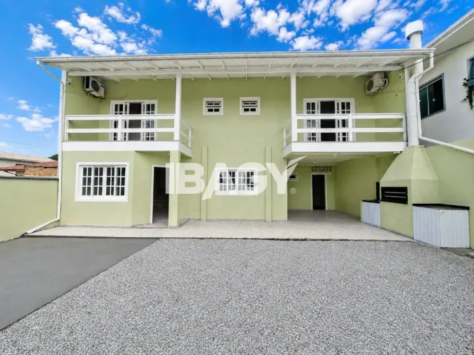 Excelente Casa 4 dormitório(s) em Ponte do Imaruim - Palhoça