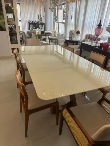 Mesa de Jantar 8 lugares - moderna e ótimo estado