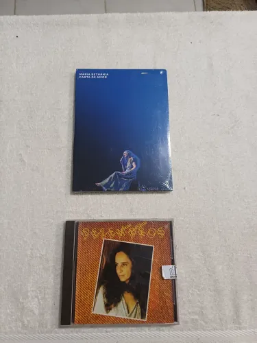 01 DVD e um CD da cantora Maria Betânia