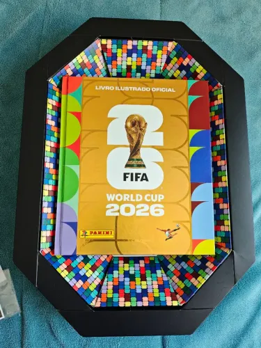 Álbum da copa 2026 dourado e enumerado (falta 130 figurinha)