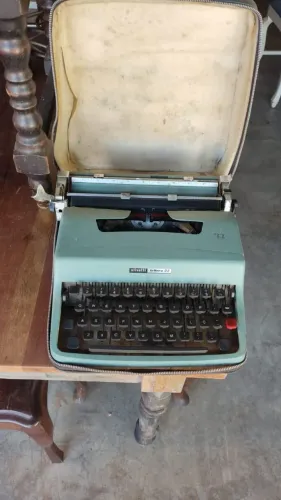 Máquina de escrever antiga