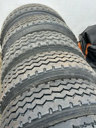 8 PNEUS 275/80R22.5 NOVOS RECAPADOS ! NOVOS SEM USO !