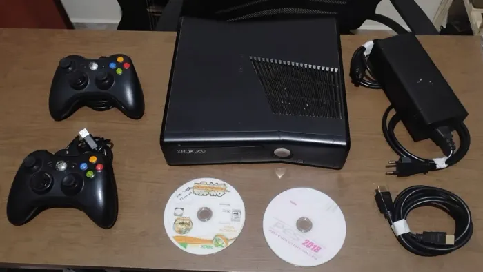 ? Xbox 360 Slim Completo 4GB - R$550