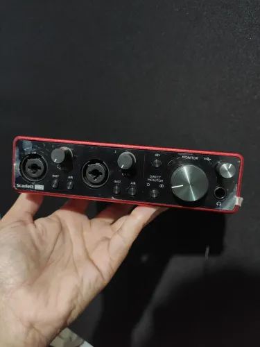 Interface de áudio Focusrite 2i2