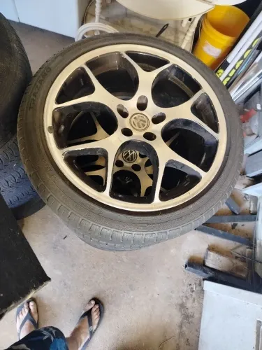 Aro 18 furação 5x100. Pneus zeros 215/45