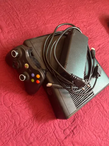 Xbox 360 Slim + HD com +70 Jogos + Controle Original - Pronto para Jogar!