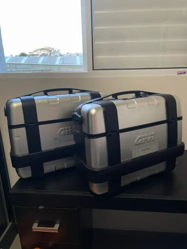 Baús Laterais Givi Trekker 33 litros
