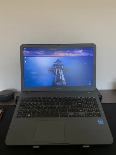 Notebook Samsung E20 - i3 7º Geração | 8GB RAM | SSD 240GB | Rápido e confiável.