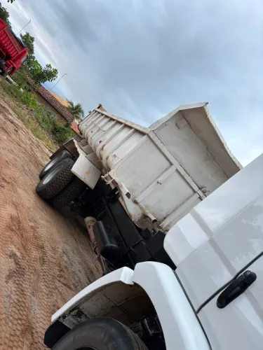 Caçamba 24-250 único dono