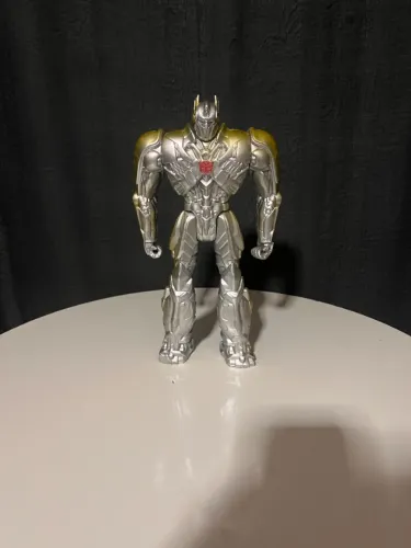 Boneco modelo transforme