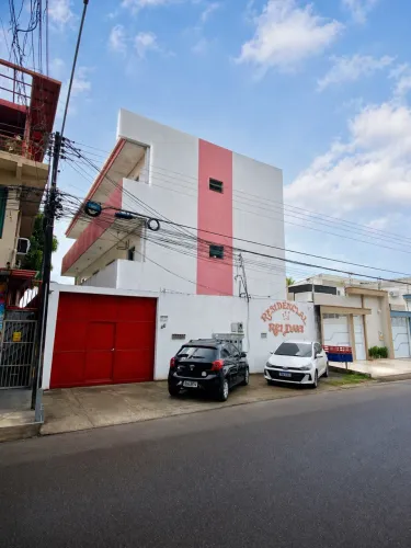 Vendo Prédio Residencial c/ 6 apartamentos no Parque Dez