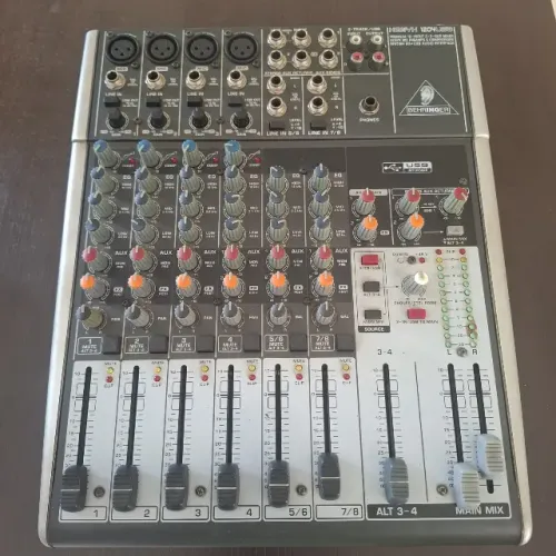 Mesa de Som Behringer Xenyx 1204USB