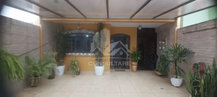 Sobrado de Alto Padrão com 3 Suítes, Piscina e Churrasqueira no Boqueirão  Santos/SP