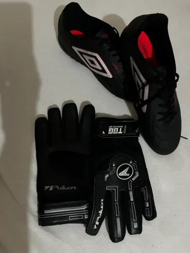 Kit Chuteira 41 + Luva Goleiro Poker