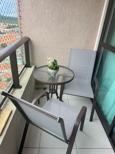 Mesa e cadeiras