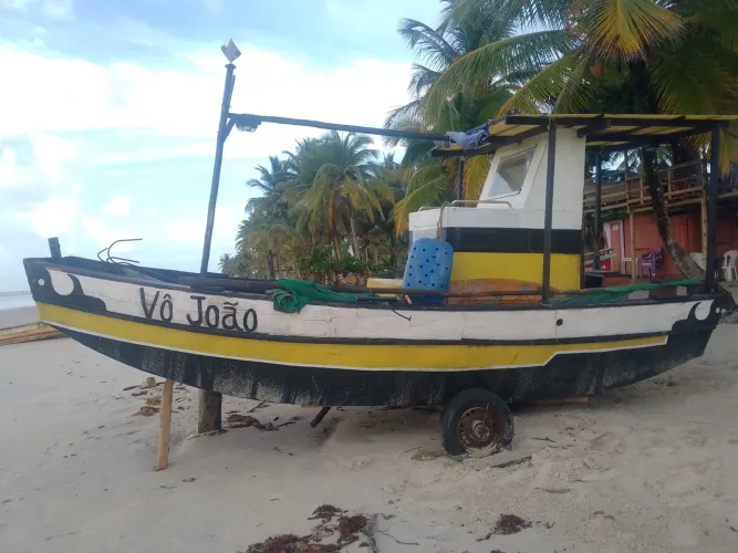 Barco de pesca e passeio 