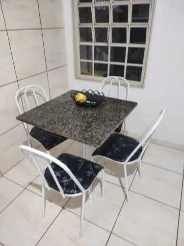 Mesa com 4 cadeiras