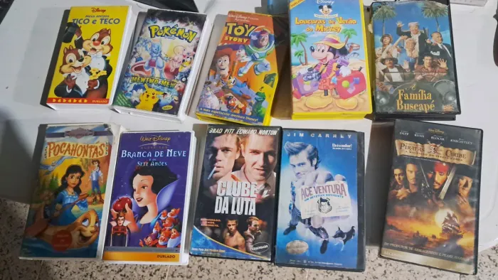 Lote de VHS + TV de Tubo