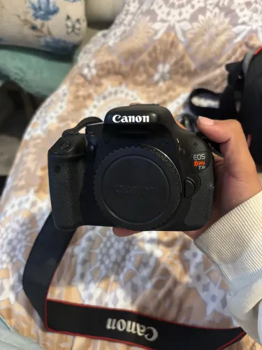 CÂMERA CANON E LENTE DO KIT
