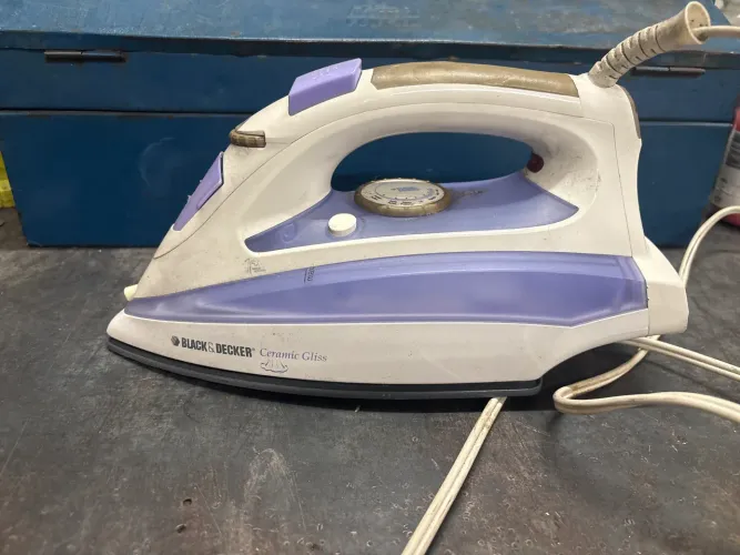 Ferro de passar roupas black & Decker