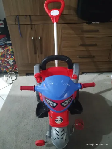Triciclo bandeirante semi novo
