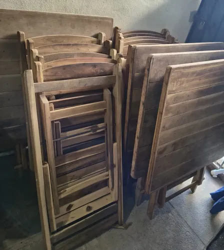 Vendo 02 Conjunto de cadeiras pouquíssimas usadas. Cada conjunto com 4 cadeiras 200,00