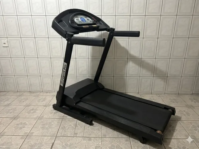 Esteira profissional recém reformada 