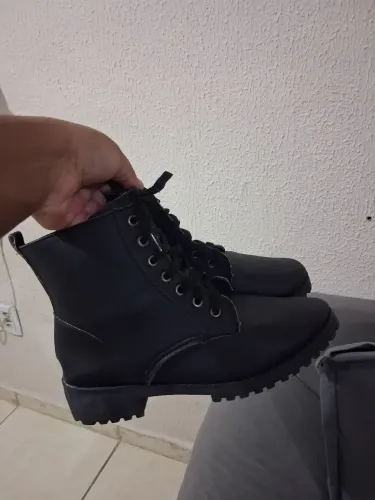 Bota feminina tamanho (37)
