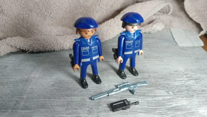 PLAYMOBIL 2 POLICIAIS - COLECIONE