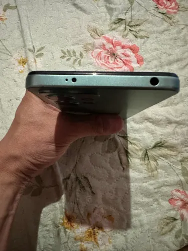 Vende-se Xiaomi Redimi Note 12 verde com a tela quebrada 
