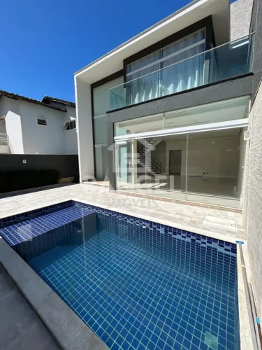 Casa em Condomínio Fechado com 4 Suítes, Piscina e Área Gourmet | Vargem Grande-RJ