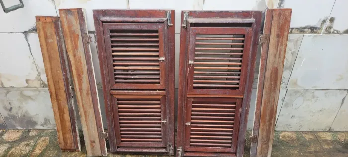 2 porta e 2 janelas.