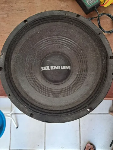 Médio de 10 polegadas JBL