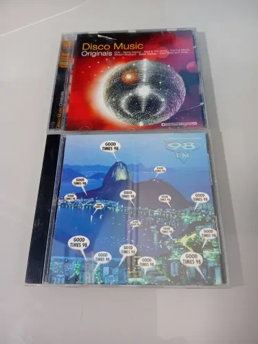 Lote de dois CDs Disco music 98 FM