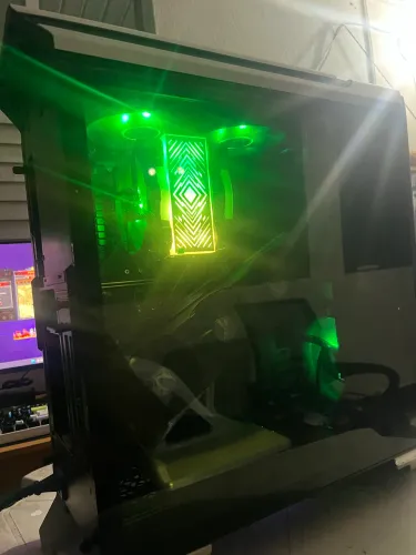 PC Gamer AM5 Ryzen 5 8600G (Gráficos RDNA3) | 32GB DDR5 | Gabinete Premium SL600