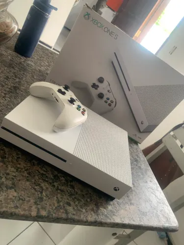 Xbox One S 1TB + Controle Original