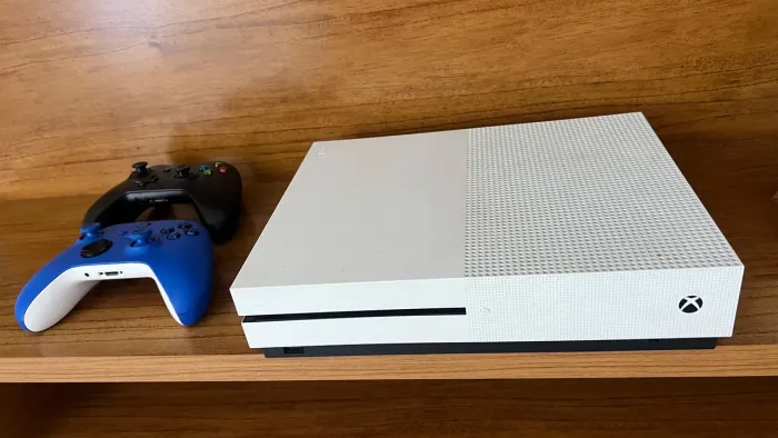Xbox One - 1 TB - 2 controles