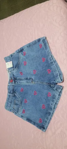 Vendo bermudas jeans. 79 peças novas de vários tamanhos.