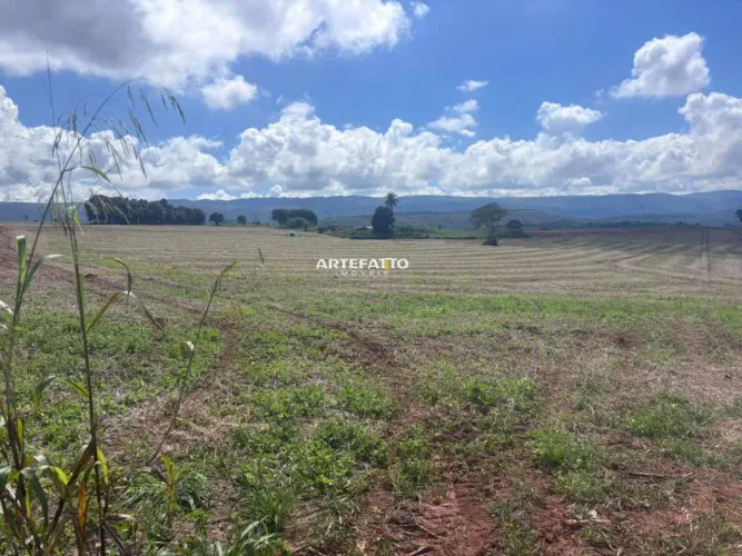 Terreno à venda em Delfinópolis, 200m²