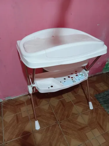 Vende se banheira é trocadora pra bebê menina