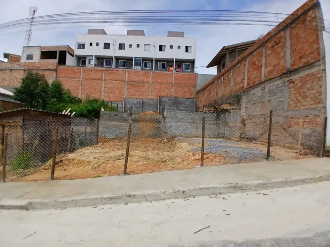LOTE COM 251M² - BAIRRO LIBERDADE - SANTA LUZIA/MG