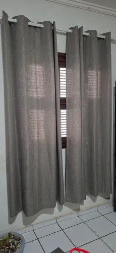Cortina linho acompanha varão