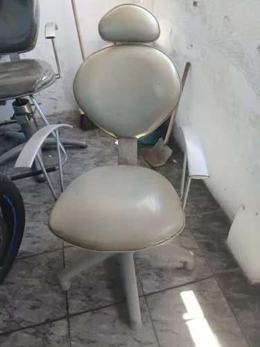 3 cadeiras de cabelereira