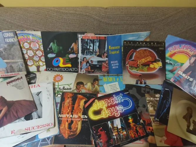 Lote de 56 LP'S gêneros variados
